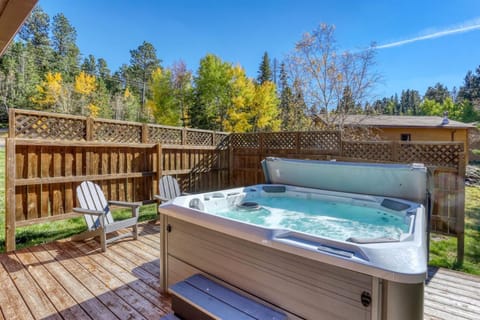 Creekside Cabin - Garage Cabin in Pennington County