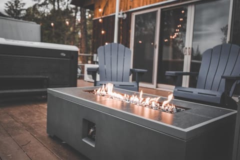 Divided Sky Cabin Cabin in North Lawrence