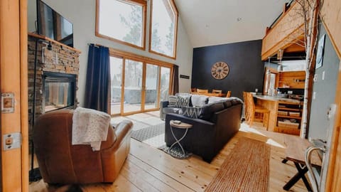 Divided Sky Cabin Cabin in North Lawrence