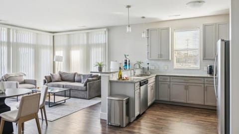 Landing Modern Apartment with Amazing Amenities (ID1394X980) Apartment in Cincinnati