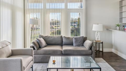 Landing Modern Apartment with Amazing Amenities (ID1394X980) Apartment in Cincinnati