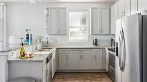 Landing Modern Apartment with Amazing Amenities (ID1394X980) Apartment in Cincinnati