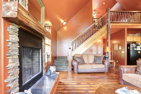 Mercantile Cabin Cabin in North Lawrence