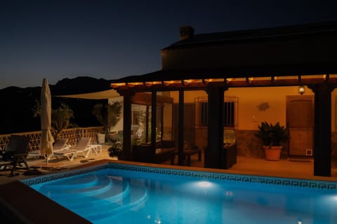 Property building, BBQ facilities, Balcony/Terrace, Swimming pool
