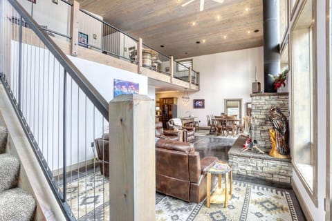 Lucky Lazy E House in North Lawrence