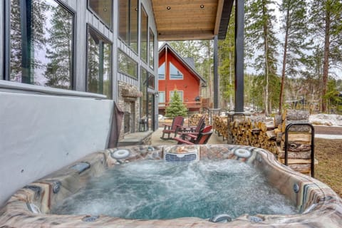 Lucky Lazy E House in North Lawrence