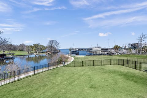 Captain's Cove Retreat New Listing Concierge Services House in Cottonwood Shores