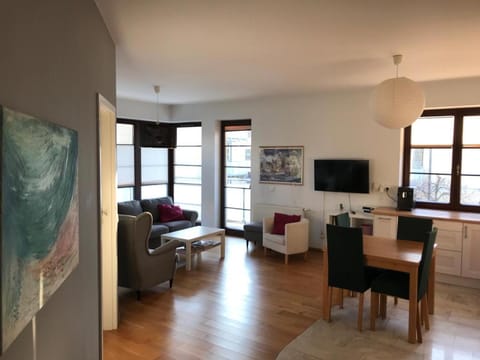 Communal lounge/ TV room, TV and multimedia, Living room, Seating area, Dining area, Evening entertainment