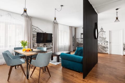 TV and multimedia, Seating area, Dining area