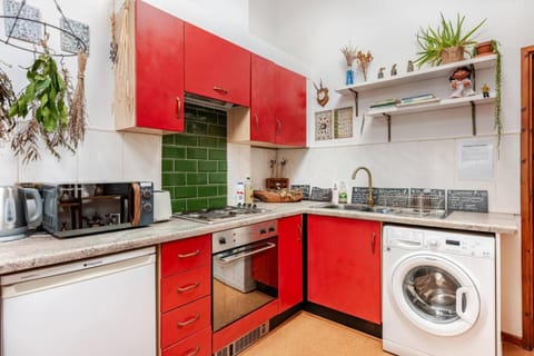 Kitchen or kitchenette, oven, stove, washing machine