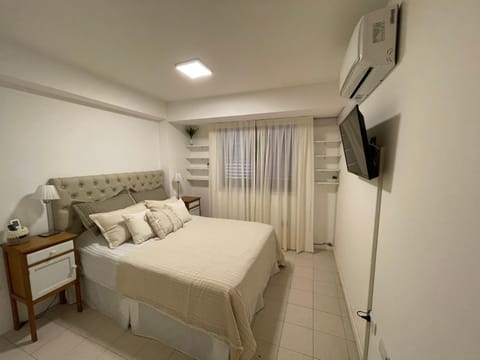 Bed, TV and multimedia, Photo of the whole room, Bedroom, air conditioner