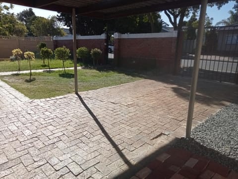 ATHOME BELLVILLE Chrismar Bed and Breakfast in Cape Town