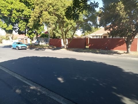 ATHOME BELLVILLE Chrismar Bed and Breakfast in Cape Town