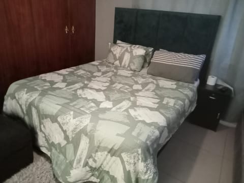 ATHOME BELLVILLE Chrismar Bed and Breakfast in Cape Town