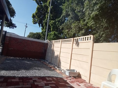 ATHOME BELLVILLE Chrismar Bed and Breakfast in Cape Town