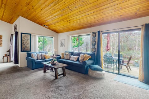 Yard and Patio Quiet and Well-Stocked Riverside Home House in Three Rivers