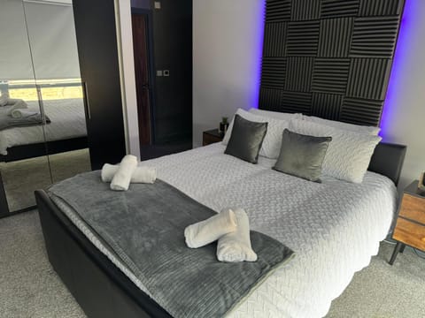 Bed, Bedroom, wardrobe