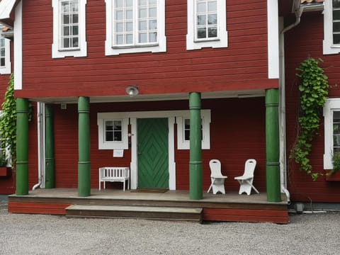 Facade/entrance