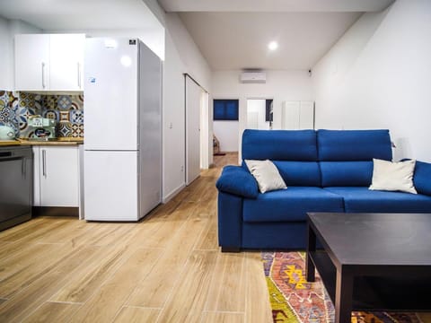 Kitchen or kitchenette, Living room, Seating area, minibar