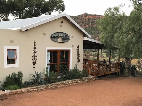 Restaurant/places to eat, Lounge or bar, Area and facilities