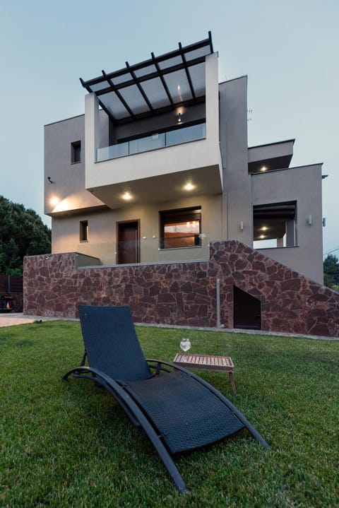 Property building, Garden, Garden, Garden view, sunbed