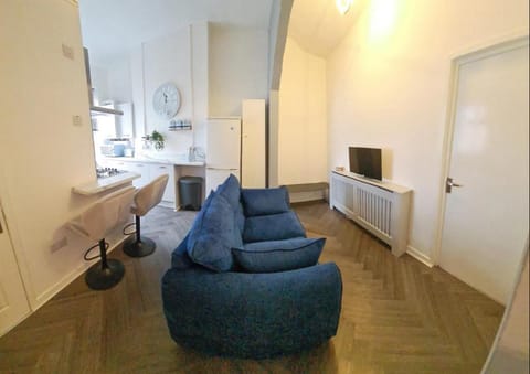 Entire 2 Bed Flat on 3rd floor near City Centre & Stadium Apartment in Cardiff