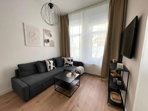 Communal lounge/ TV room, TV and multimedia, Living room, Seating area, Evening entertainment