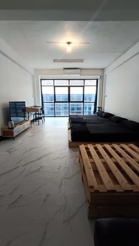 TV and multimedia, Photo of the whole room, Bedroom