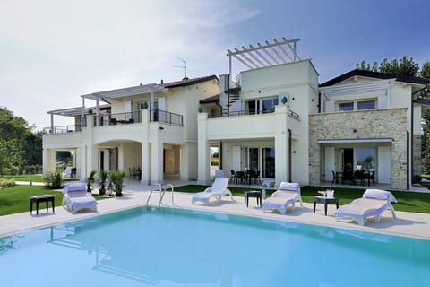 Property building, Day, Swimming pool, Swimming pool