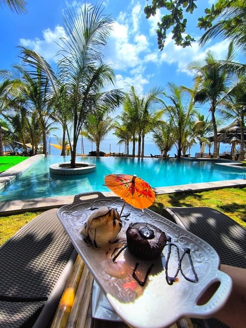 Restaurant/places to eat, Day, Natural landscape, Food, Pool view, Swimming pool, Drinks, sunbed