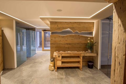 Patio, Sauna, Coffee/tea facilities, Spa and wellness centre/facilities, Inner courtyard view