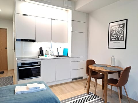 Kitchen or kitchenette, Photo of the whole room, Dining area, minibar, pet friendly, stove, toaster