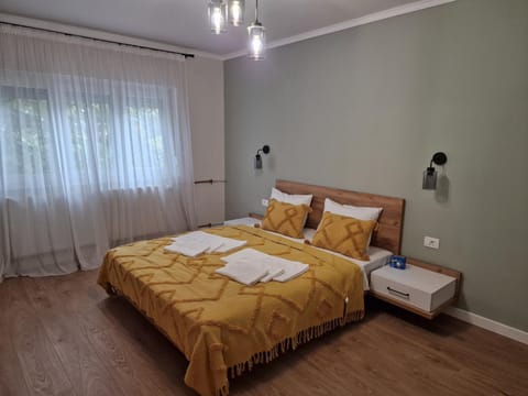 Bed, TV and multimedia, Photo of the whole room, Bedroom, internet, towels