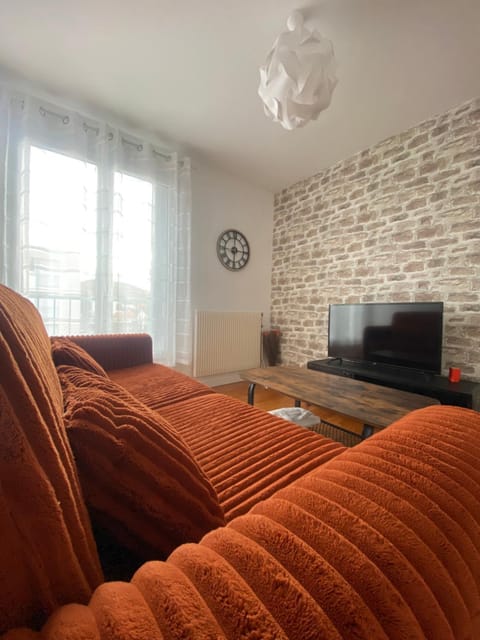 Communal lounge/ TV room, TV and multimedia, Seating area