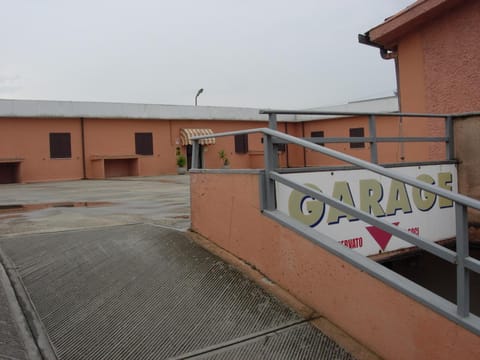 Facade/entrance