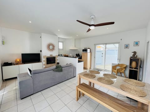 Living room, Dining area, kitchen