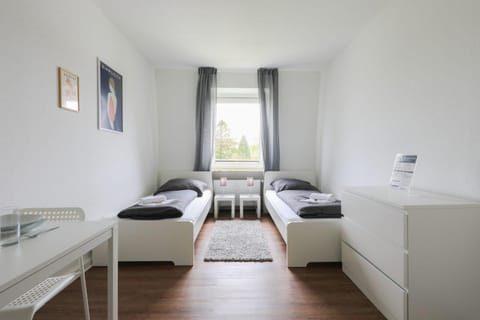TV and multimedia, Photo of the whole room, Bedroom