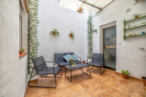Patio, Day