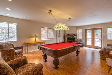 Game Room, Living room, Seating area, Evening entertainment