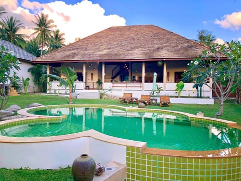 Facade/entrance, BBQ facilities, Garden, Balcony/Terrace, Floor plan, Swimming pool