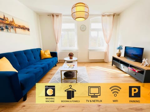 TV and multimedia, Living room, Seating area, Evening entertainment