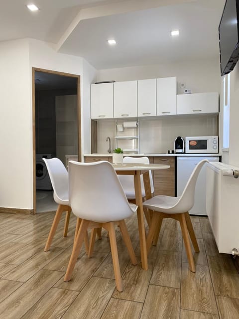 TV and multimedia, Kitchen or kitchenette, Dining area, minibar, stove