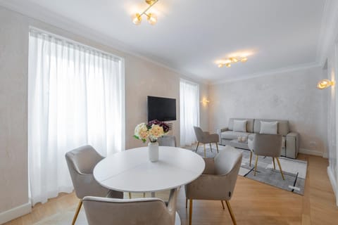 Milan Royal Suites - Centro Brera Apartment in Milan