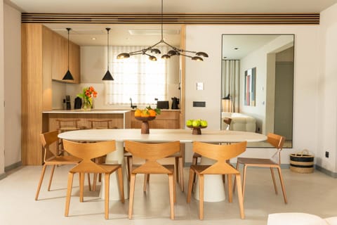 Dining area, kitchen