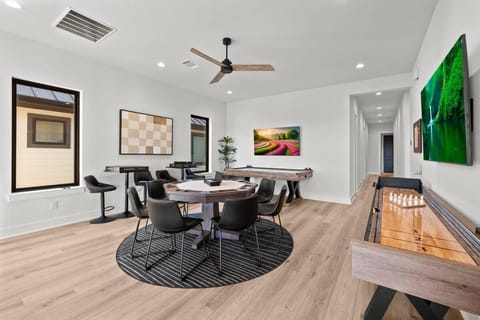 The Enclave New Listing Concierge Services House in Kingsland