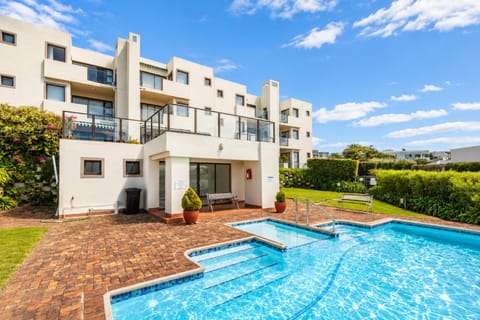 Property building, Patio, Spring, Day, Natural landscape, Garden, Garden view, Pool view, Swimming pool