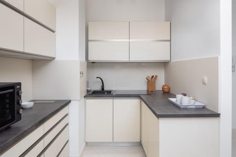 Coffee/tea facilities, Kitchen or kitchenette, dishwasher, minibar, stove