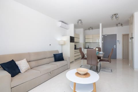 Living room, Seating area, Dining area, air conditioner