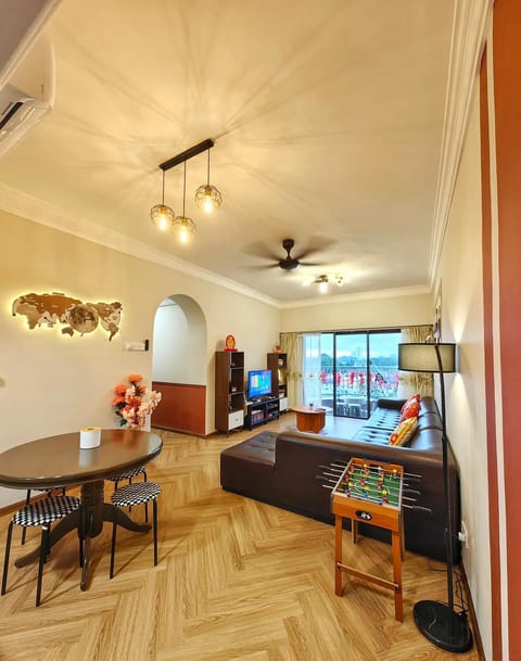 Communal lounge/ TV room, TV and multimedia, Living room, Seating area, Dining area, Evening entertainment, fireplace, air conditioner