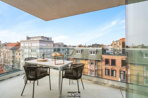 Balcony/Terrace, Dining area, City view